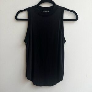 Athleta Women's Crew Neck Sleeveless Tank Top In Black Size XXS